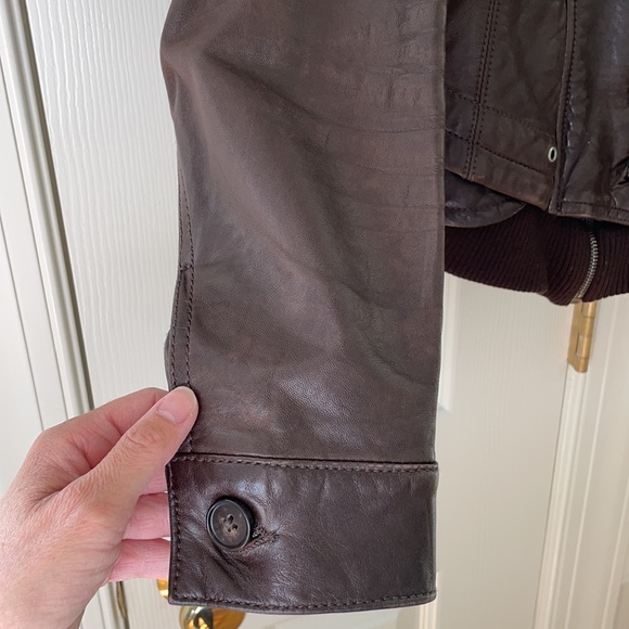 Theory brown leather bomber size small - Picture 4 of 7
